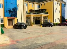 Leon's Hotel & Suite
