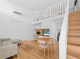 The Cot at The Entrance