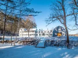 Huge Farmhouse Estate on South Pond with Extreme Privacy: Host Weddings