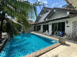 The Snug Airportel - Phuket Airport，位于奈扬海滩的豪华帐篷营地