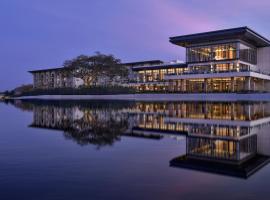 JW Marriott Hotel Bengaluru Prestige Golfshire Resort & Spa，位于班加罗尔的酒店