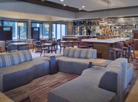 Courtyard by Marriott Detroit Warren，位于沃伦的酒店