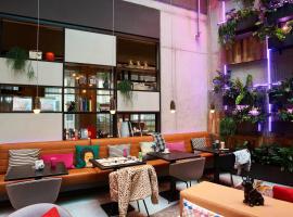 Moxy Brussels City Center，位于布鲁塞尔的酒店