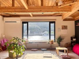 Guest House & Cafe Yamaboushi，位于对马市的青旅