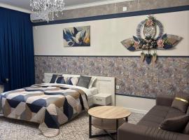 DEMIR Hotel，位于塔拉兹的带停车场的酒店