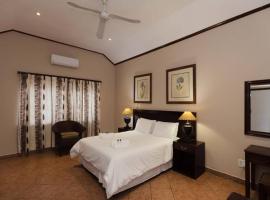 The Calabash Lodge & Restaurant，位于Lobamba的酒店