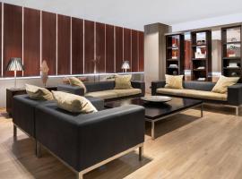 拉丽娜万豪AC酒店，位于洛格罗尼奥的酒店