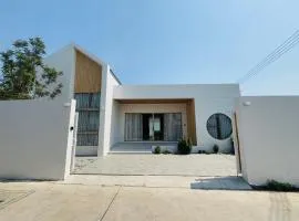 Level TWO pool villa Sriracha