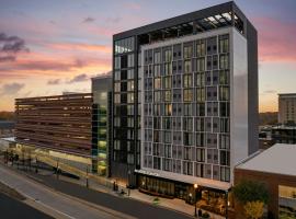 AC Hotel by Marriott St. Louis Clayton，位于克莱顿的酒店