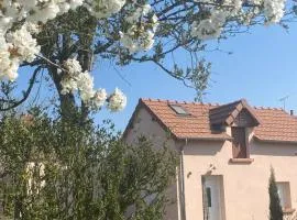 La petite maison des MADELEINE de GIEVRES