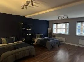 Riverside Townhouse 20 mins from Brighton and Worthing