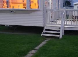 Cayton Bay - Caravan，位于凯顿的酒店