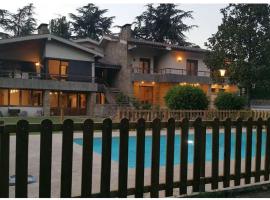 Chalet ideal para grupos familiares y grupos de adultos，位于圣朱利亚德维拉托的酒店