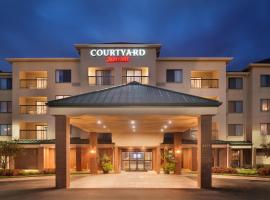 Courtyard by Marriott Dayton Beavercreek，位于比弗克里克的酒店