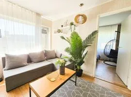 Cofy Rentals - quiet location, air-conditioning, free parking, 24-7 check-in-out with prepaid nighttime check-in, early check-in, late check-out!