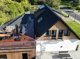 The Butterfly - House in Odense for 7 Persons with Luxury Rooftop Deck & Free Parking，位于欧登塞的豪华酒店