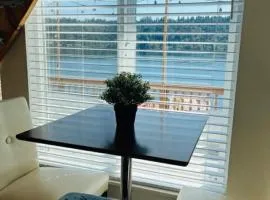 Hideaway on the lake, private beach & Epic views