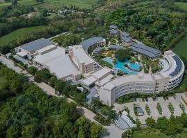 Courtyard by Marriott Aravali Resort，位于法里达巴德的度假村