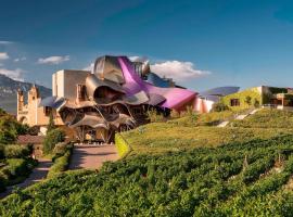 Hotel Marqu&eacute;s de Riscal, a Luxury Collection Hotel, Elciego，位于埃尔希耶戈的Spa酒店