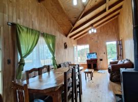 Cabañas Familiares Altos de la Chacra , 1-7 personas 3 dormitorios WIFI GRATIS，位于卡斯特鲁的酒店