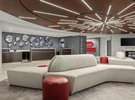 纽瓦克机场万丽酒店，位于伊丽莎白的酒店