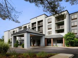 Courtyard by Marriott Portsmouth，位于皮斯国际商贸港机场 - PSM附近的酒店