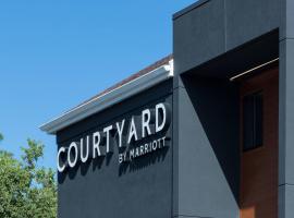 Courtyard by Marriott Pensacola，位于彭萨科拉的酒店