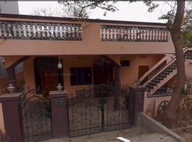 Cozy Homestay - hostel，位于Kondapur的酒店