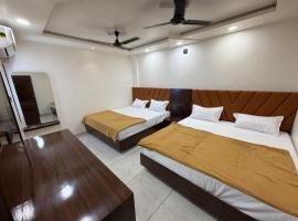 HOTEL SHREE GANESH DWARKa，位于德瓦尔卡的酒店