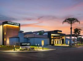 Courtyard by Marriott Fresno，位于弗雷斯诺的酒店