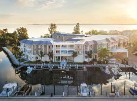 Waterline Villas & Marina, Autograph Collection，位于霍姆斯海滩的酒店