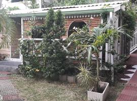 Bungalow COCOTIERS，位于圣吉尔莱班的酒店