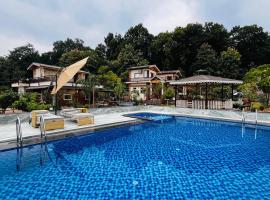 Vanhills - A Boutique Homestay with Pool Near Corbett Heritage Safari，位于Kota Bāgh的酒店
