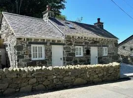 Stunning Cottage near Aber Falls