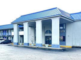 Rodeway Inn & Suites Plymouth Hwy 64，位于Plymouth的酒店