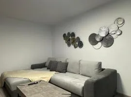 Apartamentul cu vibe de Blues - La un Do Distanta de festival