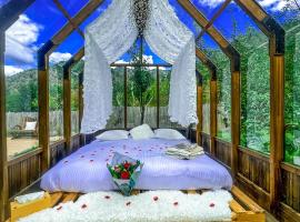 Chalet en verre sous une pluie étoilée，位于Lantosque的豪华帐篷