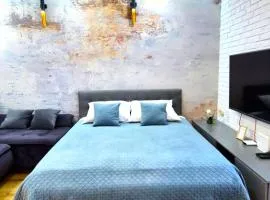 LUXURY BLUE CASCADE studio DOWNTOWN balcony