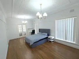 Spacious Queen Room in Carlingford with Pool - C2