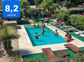 Kristal Paris Resort，位于诺瓦利娅的酒店