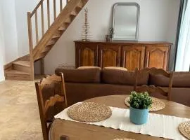 Maison rénovée en pierres à la campagne