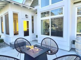 Sandy beach Sauvignon cottage - Osoyoos escapade 3bd-2bt，位于奥索尤斯的酒店