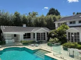 Stunning White House Luxury Retreat In Templestowe