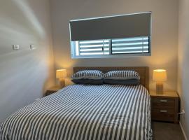 Caboolture Haven Fully Air conditioned and very private，位于卡布尔彻的酒店