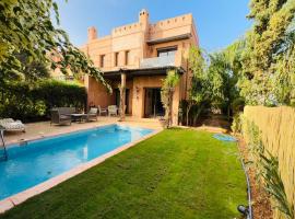 Art Villa Golf & Heated Pool，位于Sraghna的酒店