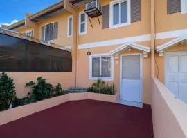 Cute 2 room House with pool access