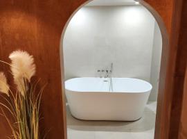lyrical Hotel Cheongju，位于清州市的酒店