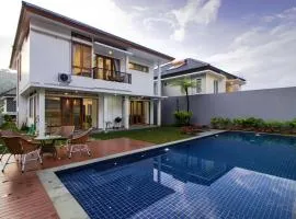 Family Only Villa Private Pool with City View - De Reiz Ara Syariah 4BR