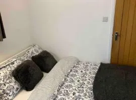 Studio flat with private entrance