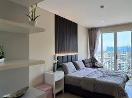Nagoya Thamrin Apartment High Floor with View